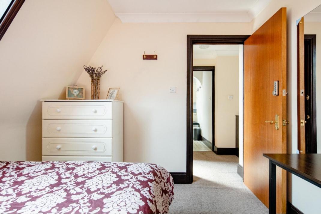 Double Room 2 Mins From Station Belvedere Exterior photo